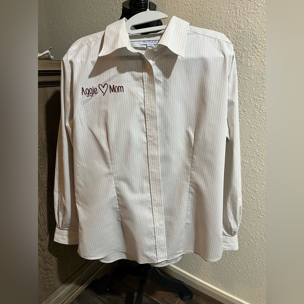 White Stripe 'Aggie ♥ Mom' Embroidered Button-Down Shirt